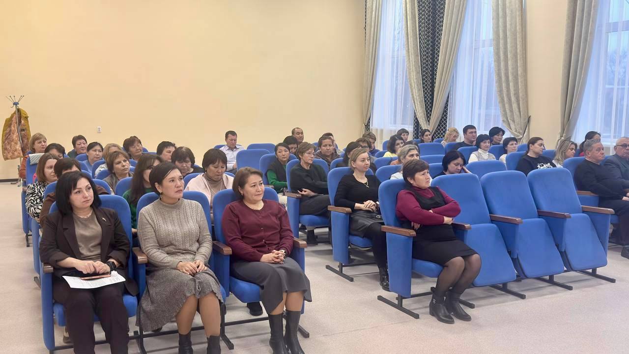 Следователь Городовиковского межрайонного следственного отдела провела лекцию для работников Администрации района Следователь Городовиковского межрайонного следственного отдела провела лекцию для работников Администрации района