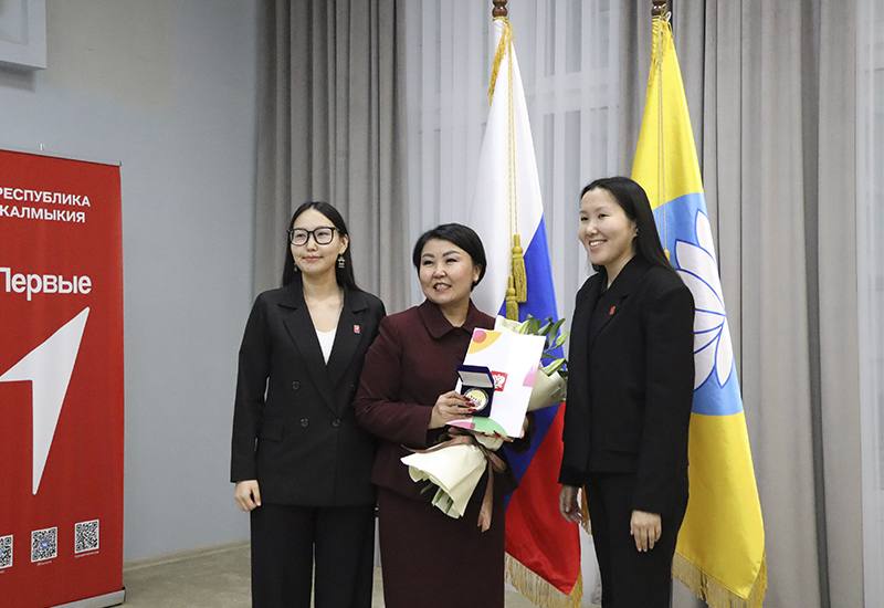 «Мы – граждане России!»: юные лидеры Калмыкии получили первые паспорта «Мы – граждане России!»: юные лидеры Калмыкии получили первые паспорта