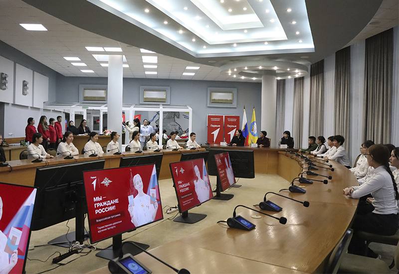 «Мы – граждане России!»: юные лидеры Калмыкии получили первые паспорта «Мы – граждане России!»: юные лидеры Калмыкии получили первые паспорта