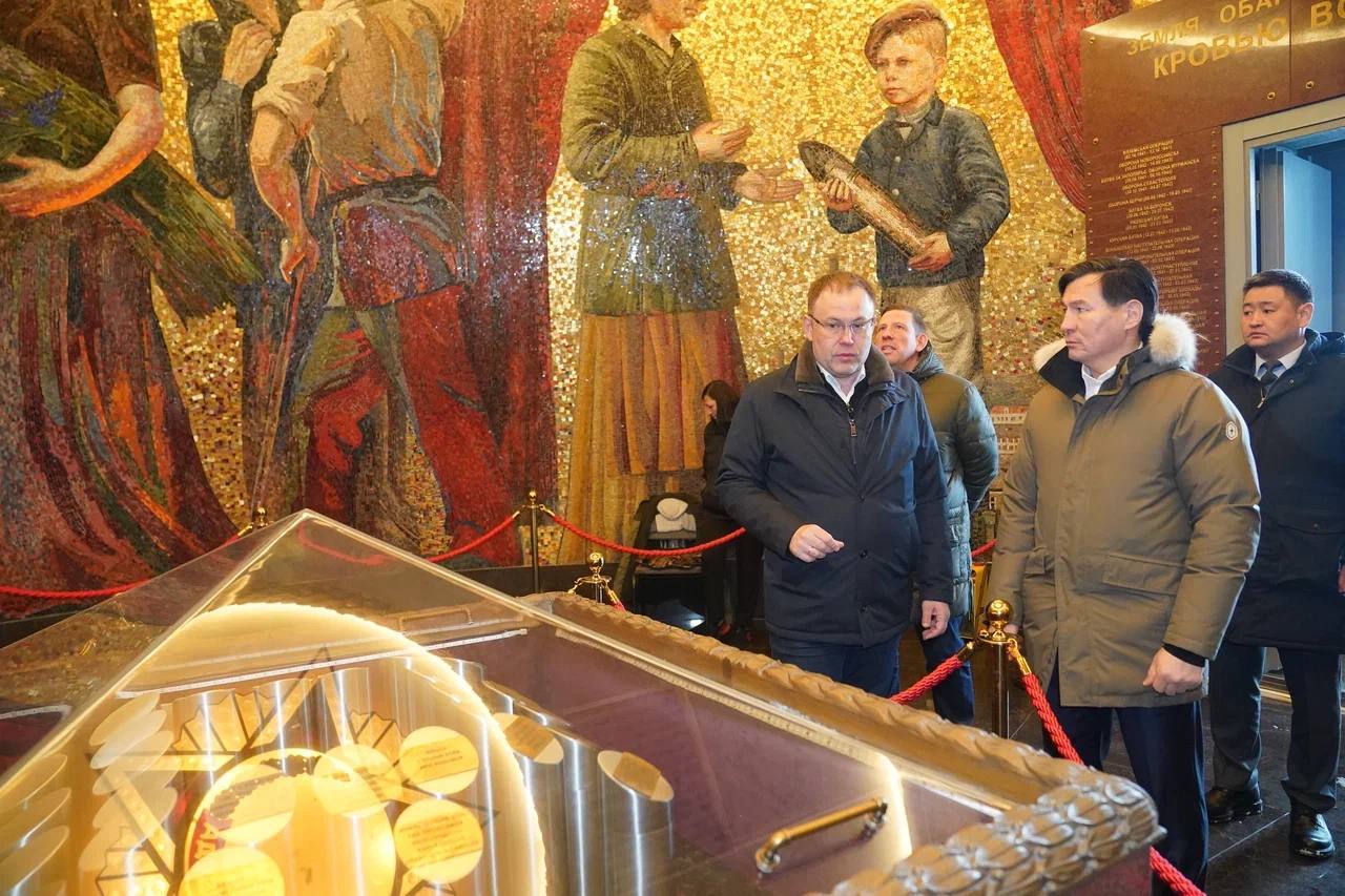 Глава Калмыкии с рабочим визитом находится в Кемерово Глава Калмыкии с рабочим визитом находится в Кемерово