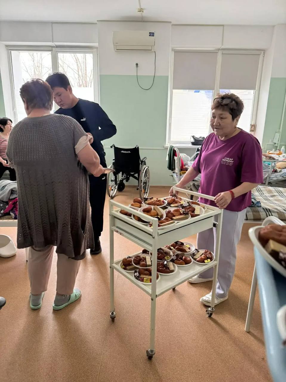 В рамках празднования национального праздника Зул сотрудники отделения медицинской реабилитации Республиканской больницы им. П. П. Жемчуева подарили своим пациентам особую атмосферу заботы, света и душевного тепла В рамках празднования национального праздника Зул сотрудники отделения медицинской реабилитации Республиканской больницы им. П. П. Жемчуева подарили своим пациентам особую атмосферу заботы, света и душевного тепла