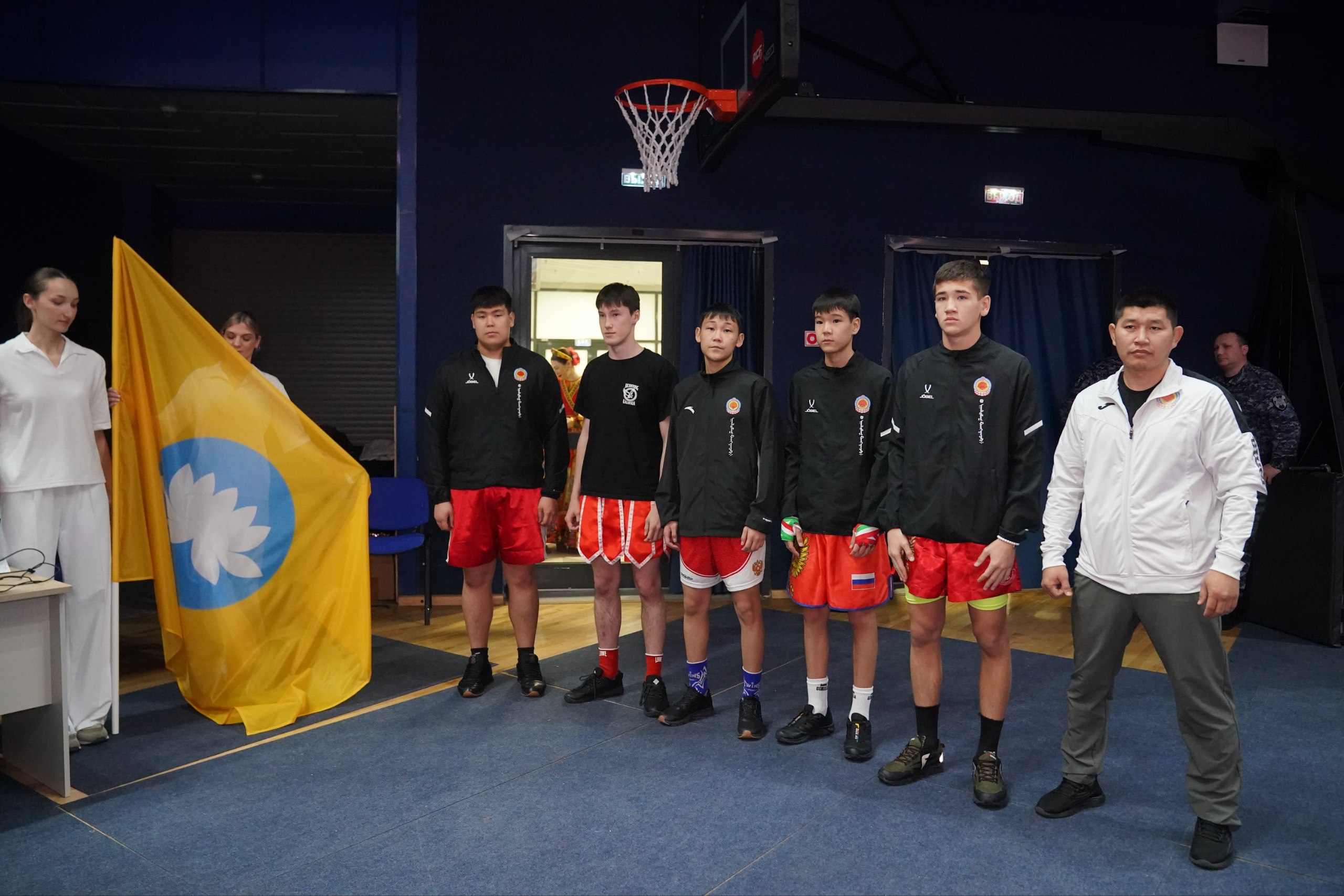 Яркой и символичной кульминацией юбилейного, 10-го Всекузбасского фестиваля боевых искусств «КУZБАСС ZА ПОБЕДУ» стала матчевая встреча между командами Калмыкии и Кузбасса