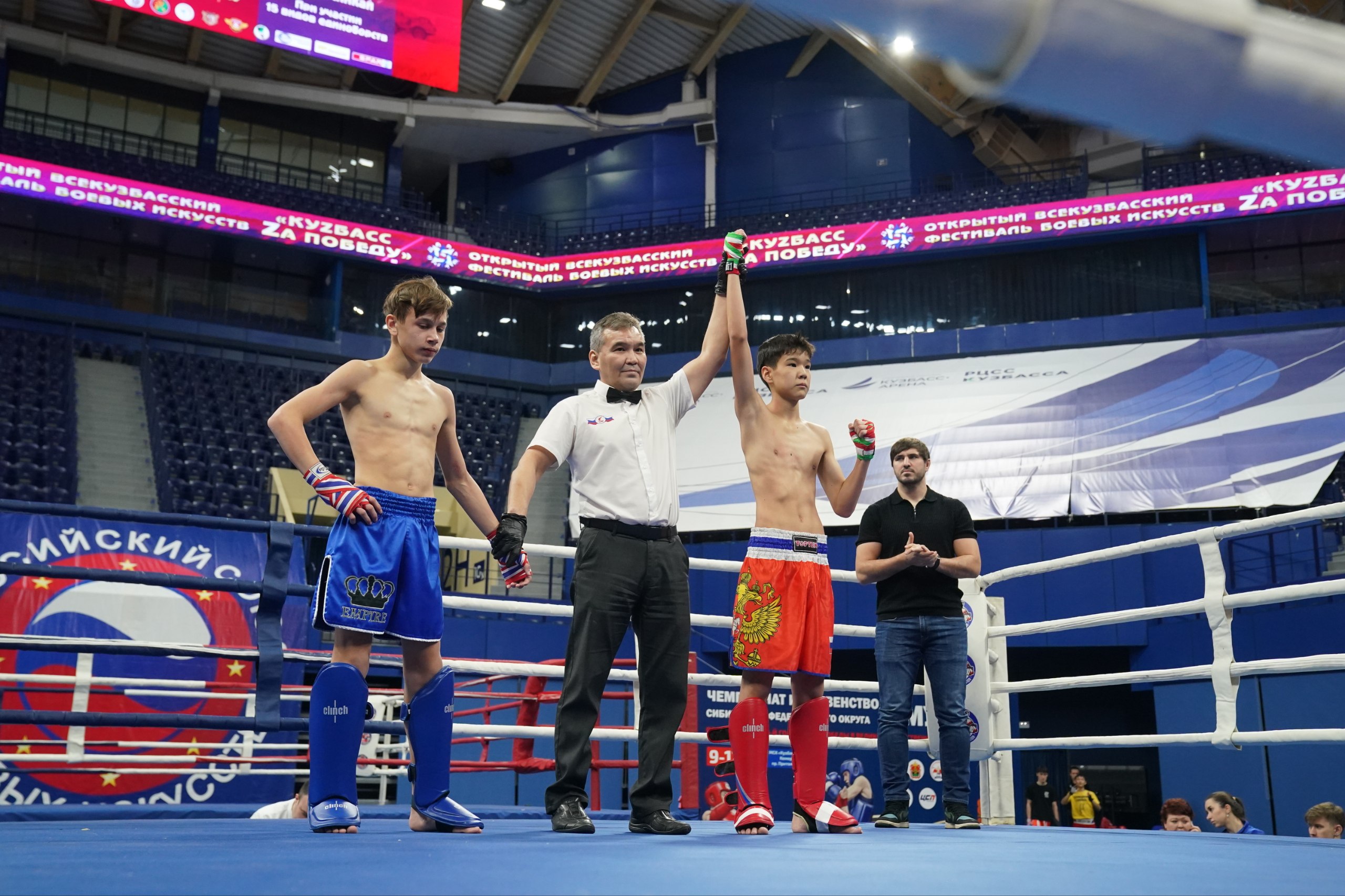 Яркой и символичной кульминацией юбилейного, 10-го Всекузбасского фестиваля боевых искусств «КУZБАСС ZА ПОБЕДУ» стала матчевая встреча между командами Калмыкии и Кузбасса Яркой и символичной кульминацией юбилейного, 10-го Всекузбасского фестиваля боевых искусств «КУZБАСС ZА ПОБЕДУ» стала матчевая встреча между командами Калмыкии и Кузбасса