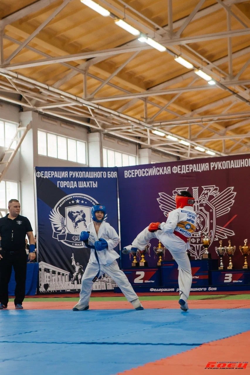 В рамках Первенства ЮФО проходило учебно- тренировочное мероприятие среди мальчиков и девочек 8-9, 10-11 лет