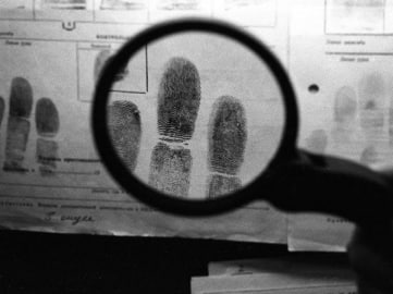 За прошедшие выходные дни сотрудники полиции Калмыкии задержали двоих граждан, находившихся в федеральном розыске