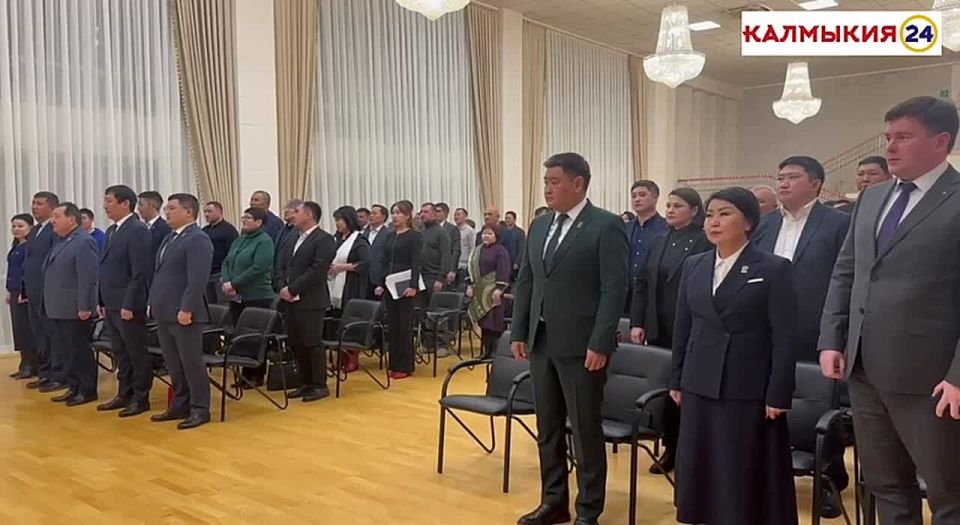 Глава Калмыкии Бату Хасиков открыл конференцию регионального отделения Партии «Единая Россия»