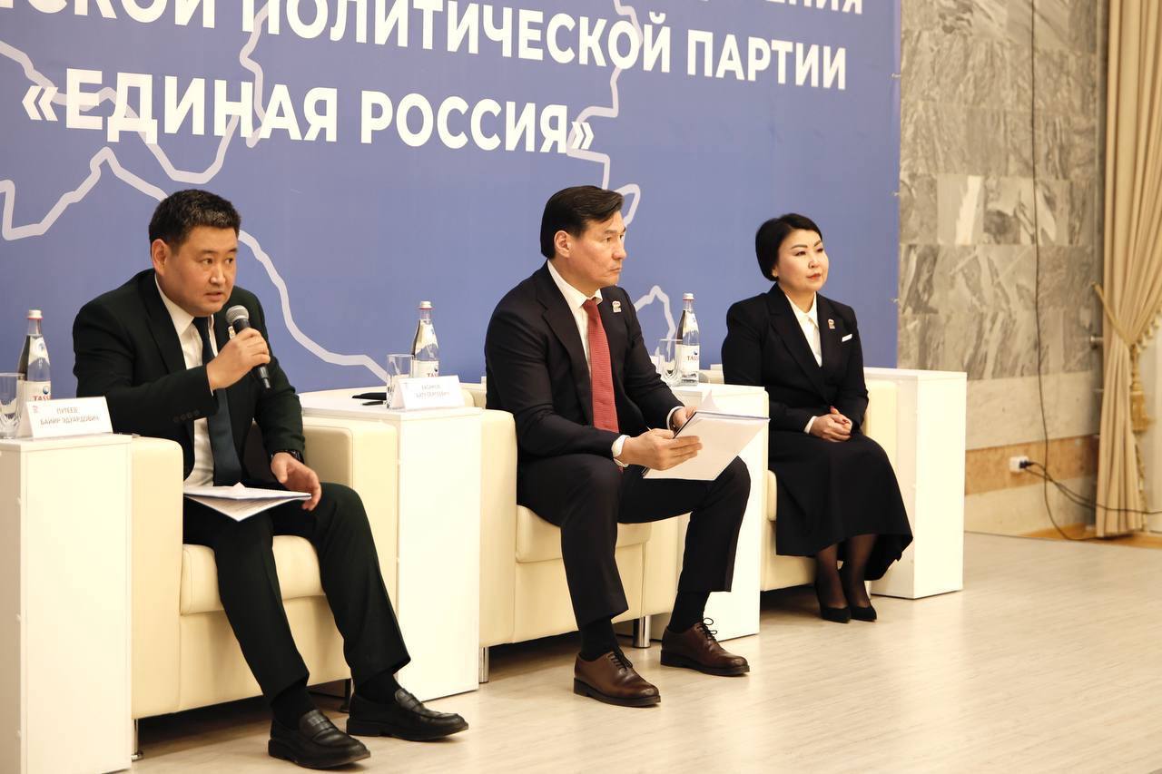 Этот год для правящей партии стал Годом муниципального депутата Этот год для правящей партии стал Годом муниципального депутата