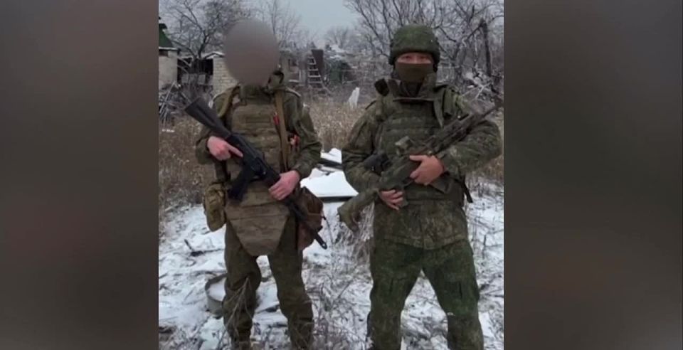 Первое видеообращение к Бату Хасикову поступило от земляков, находящихся сейчас на боевом задании на полях спецоперации