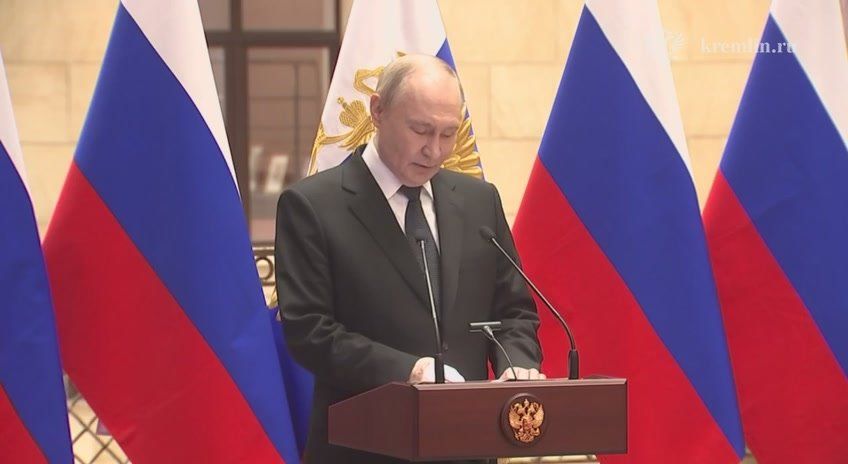 Владимир Путин наградил старшего лейтенанта Нарана Очир-Горяева медалью «Золотая Звезда»