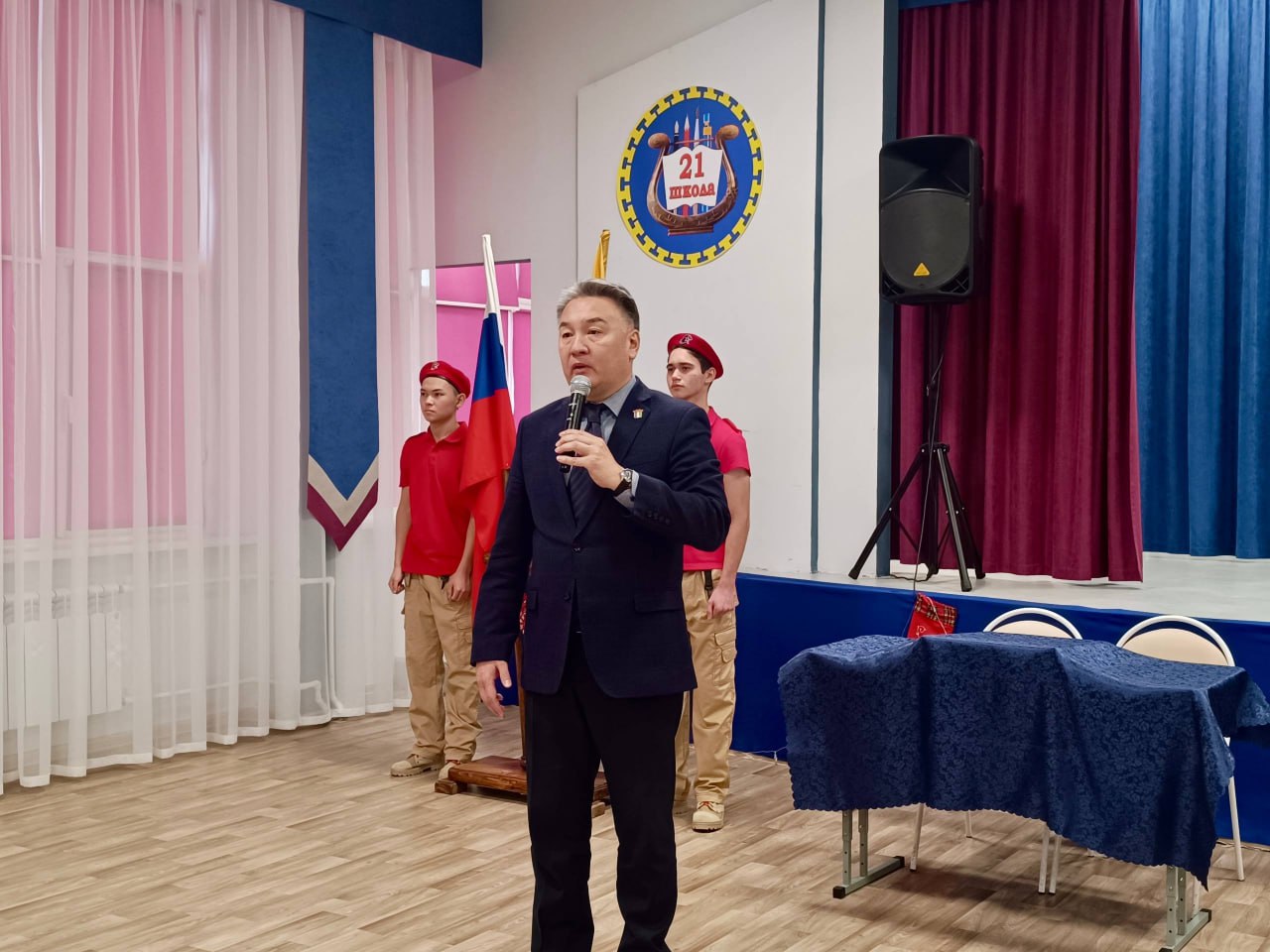 В школе №21 имени Сим Тамары Чан-Юновны торжественно открыли Парту Героя памяти Арошанову Арслану Валерьевичу В школе №21 имени Сим Тамары Чан-Юновны торжественно открыли Парту Героя памяти Арошанову Арслану Валерьевичу