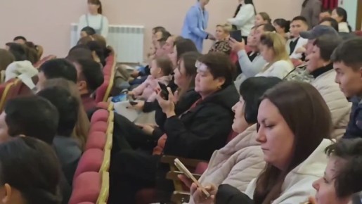 В селе Троицкое более ста семей получили документы на земельные участки