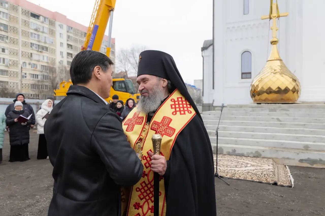 Бату Хасиков: Принял участие в торжественной церемонии поднятия купола с крестом над западным входом собора святых Кирилла и Мефодия в год 30-летия епархии