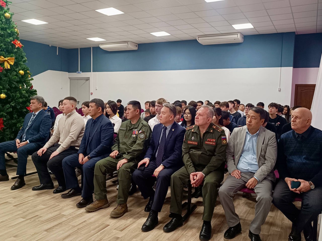 В школе №21 имени Сим Тамары Чан-Юновны торжественно открыли Парту Героя памяти Арошанову Арслану Валерьевичу В школе №21 имени Сим Тамары Чан-Юновны торжественно открыли Парту Героя памяти Арошанову Арслану Валерьевичу