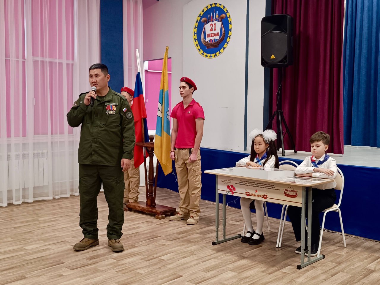 В школе №21 имени Сим Тамары Чан-Юновны торжественно открыли Парту Героя памяти Арошанову Арслану Валерьевичу В школе №21 имени Сим Тамары Чан-Юновны торжественно открыли Парту Героя памяти Арошанову Арслану Валерьевичу