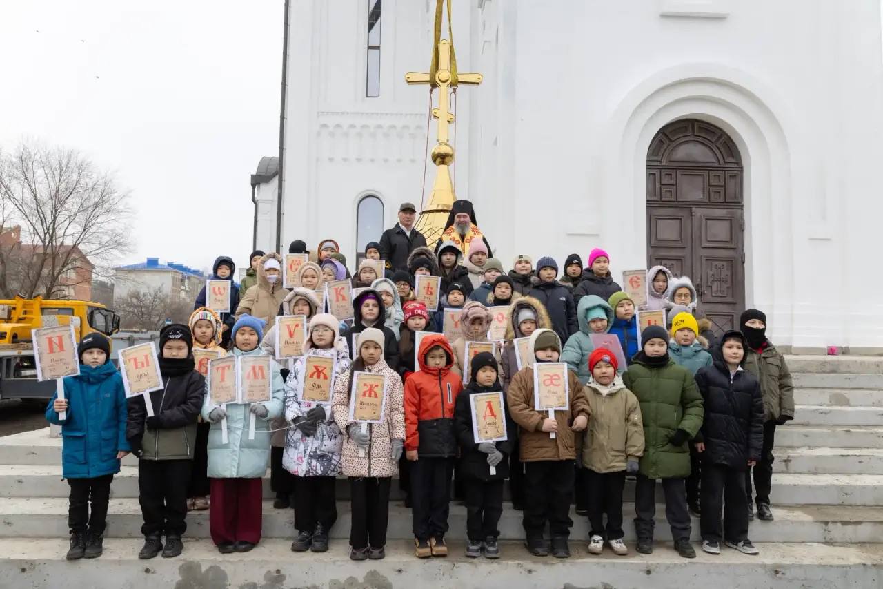 Бату Хасиков: Принял участие в торжественной церемонии поднятия купола с крестом над западным входом собора святых Кирилла и Мефодия в год 30-летия епархии Бату Хасиков: Принял участие в торжественной церемонии поднятия купола с крестом над западным входом собора святых Кирилла и Мефодия в год 30-летия епархии