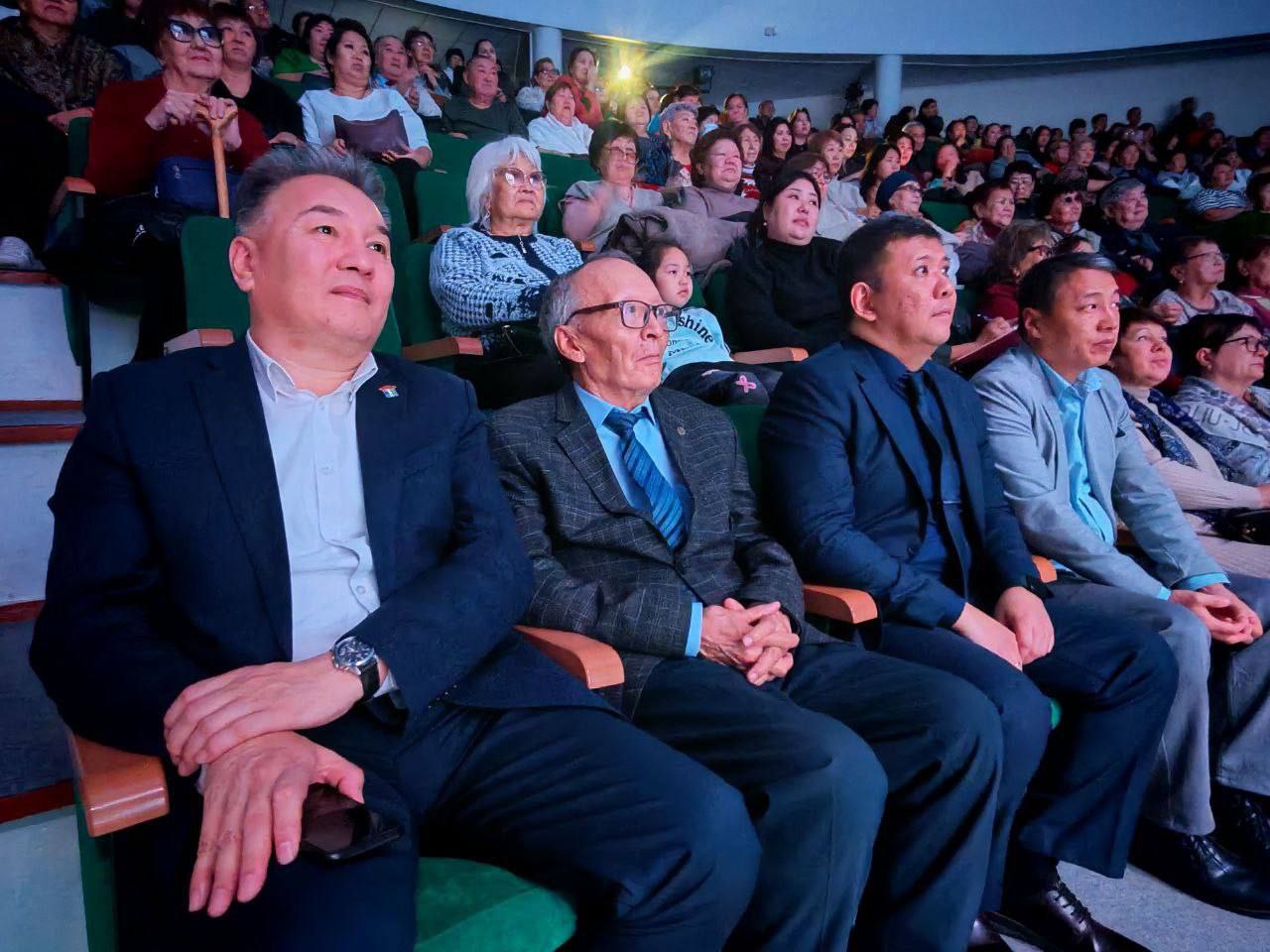 Во Дворце детского творчества прошел благотворительный концерт в честь памяти академика Пюрви Мучкаевича Эрдниева Во Дворце детского творчества прошел благотворительный концерт в честь памяти академика Пюрви Мучкаевича Эрдниева