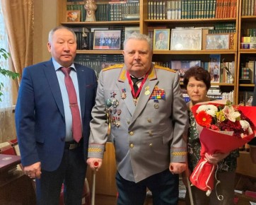 В Тамбове вручили орден Басана Бадьминовича Городовикова генералмайору ФСБ в отставке, уроженцу Калмыкии Виктору Никитичу Сафонову