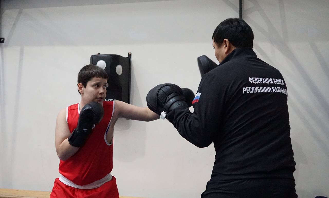 Сегодня, 18 декабря, на базе спортивного комплекса «Ойрат-Арена» состоялось торжественное открытие Личного Первенства и Чемпионата Республики Калмыкия по боксу памяти кандидата в мастера спорта СССР Долика Джендыковича... Сегодня, 18 декабря, на базе спортивного комплекса «Ойрат-Арена» состоялось торжественное открытие Личного Первенства и Чемпионата Республики Калмыкия по боксу памяти кандидата в мастера спорта СССР Долика Джендыковича...