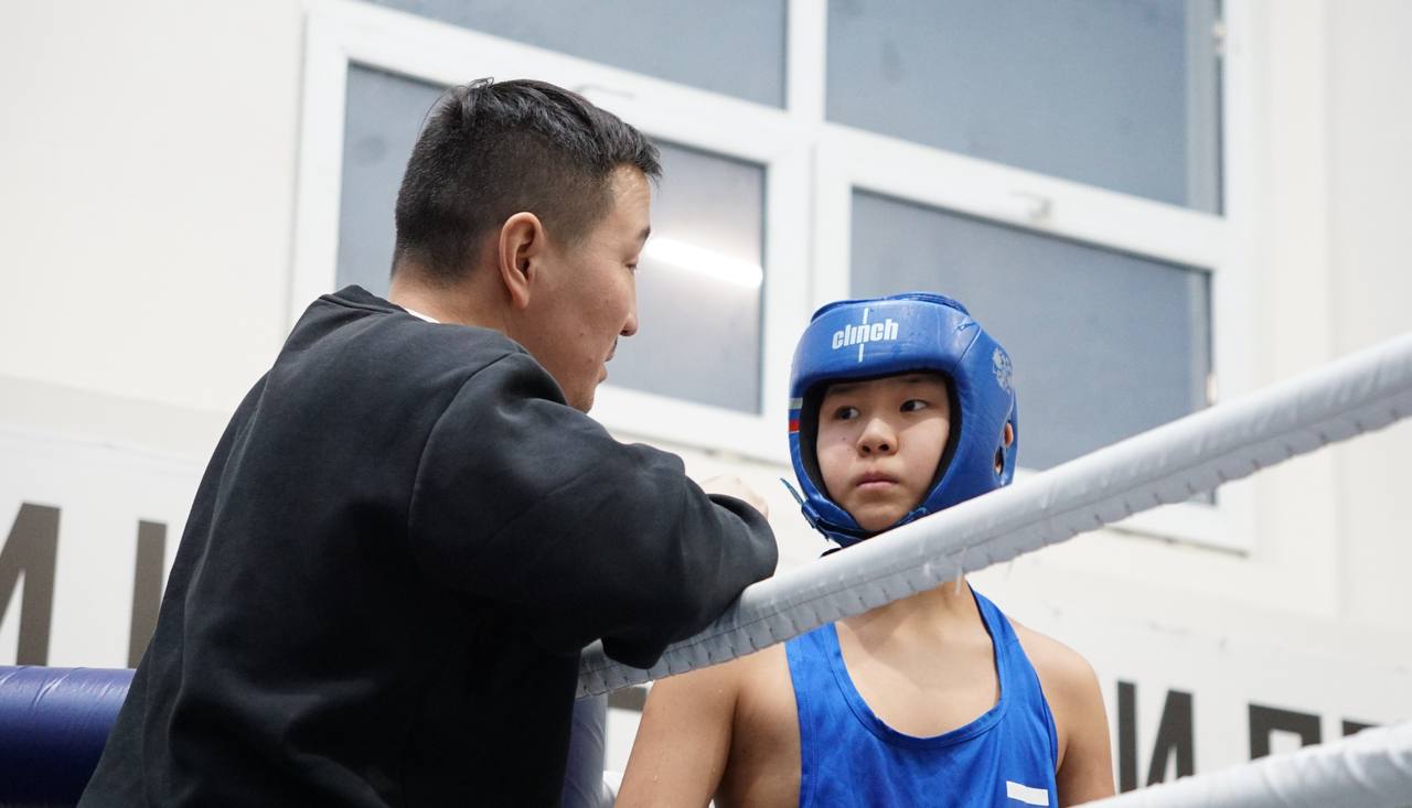 Сегодня, 18 декабря, на базе спортивного комплекса «Ойрат-Арена» состоялось торжественное открытие Личного Первенства и Чемпионата Республики Калмыкия по боксу памяти кандидата в мастера спорта СССР Долика Джендыковича... Сегодня, 18 декабря, на базе спортивного комплекса «Ойрат-Арена» состоялось торжественное открытие Личного Первенства и Чемпионата Республики Калмыкия по боксу памяти кандидата в мастера спорта СССР Долика Джендыковича...