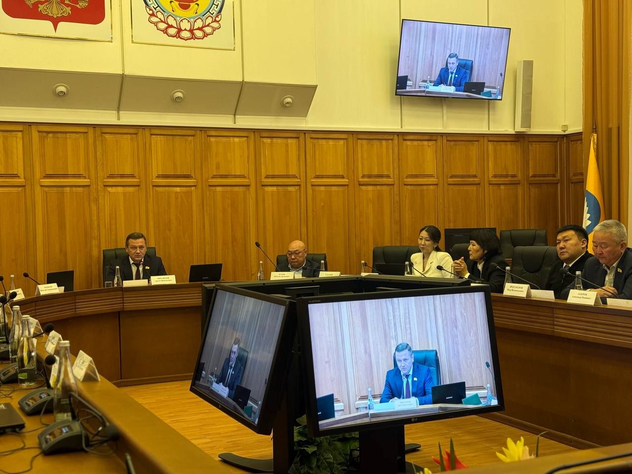 В ходе двадцать шестой сессии Народного Хурала состоялся «правительственный час», посвященный обсуждению реализации государственной программы Республики Калмыкия «Развитие транспортного комплекса и дорожного хозяйства... В ходе двадцать шестой сессии Народного Хурала состоялся «правительственный час», посвященный обсуждению реализации государственной программы Республики Калмыкия «Развитие транспортного комплекса и дорожного хозяйства...