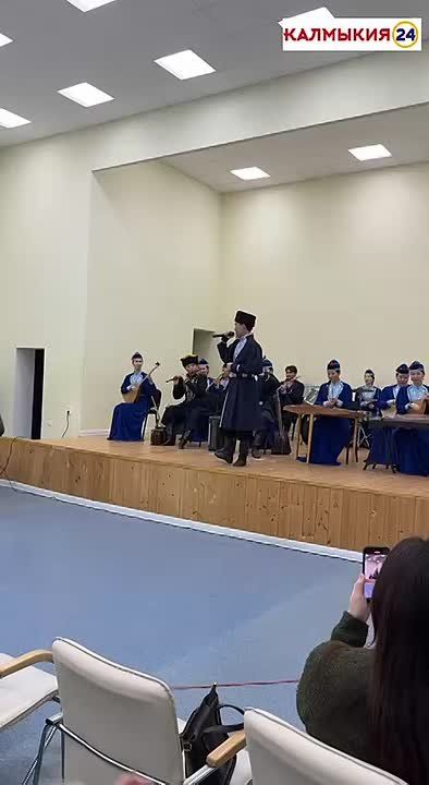 Тем временем в университете градус веселья не меньше