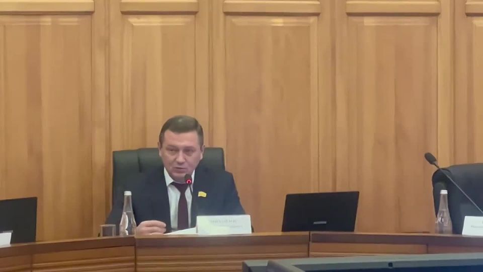 В рамках заседания сессии Председатель Народного Хурала Артем Михайлов подвел итоги работы высшего законодательного органа республики в 2025 парламентском году