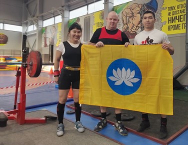 В городе Усть-Лабинск Краснодарского края завершились масштабные соревнования — Чемпионат и Первенство Южного и Северо-Кавказского федеральных округов по классическому пауэрлифтингу