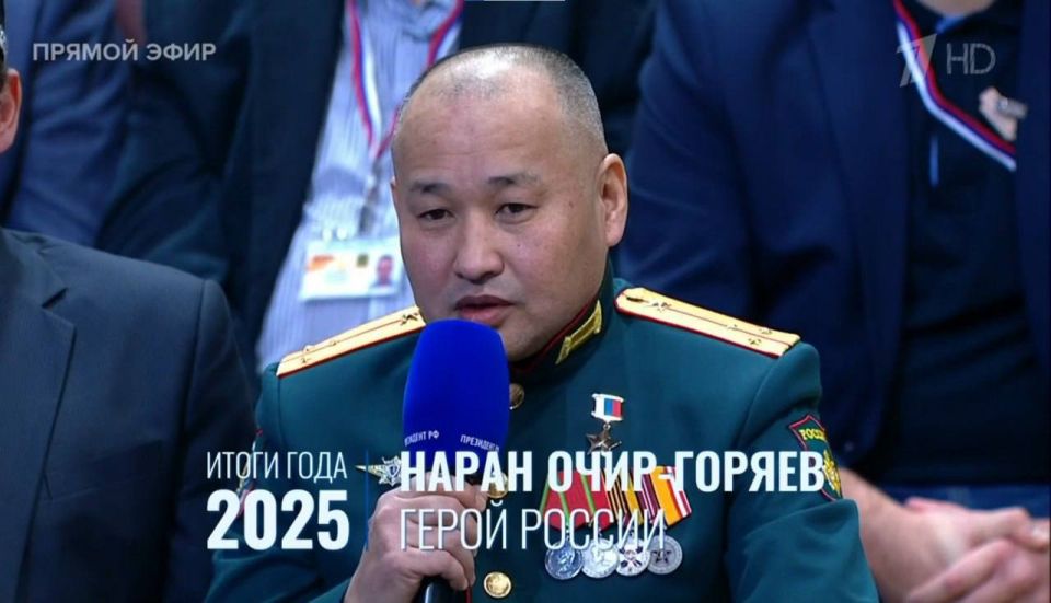 На Прямой линии Владимир Путин передал слово Герою России Нарану Очир-Горяеву, который участвовал в освобождении Северска