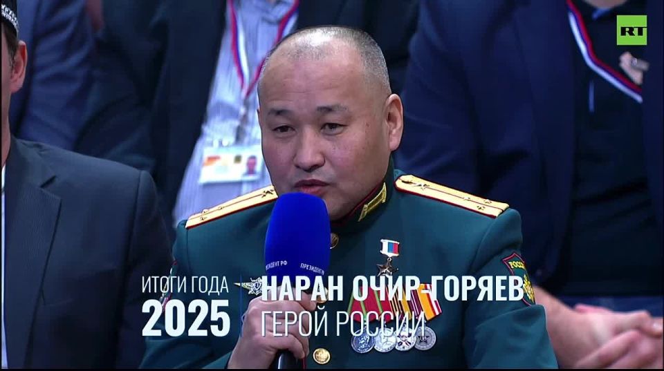 «Скромничает. Он начинал простым водителем. А сейчас он командует штурмовой ротой, у него в подчинении более 80 человек. Он Герой РФ»