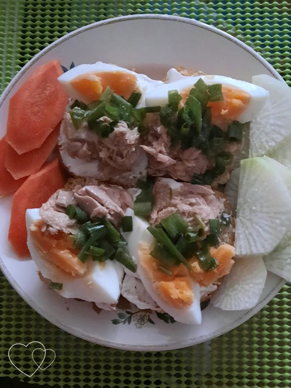 Нежное пробуждение: как приготовить идеальный завтрак с яйцом и тунцом