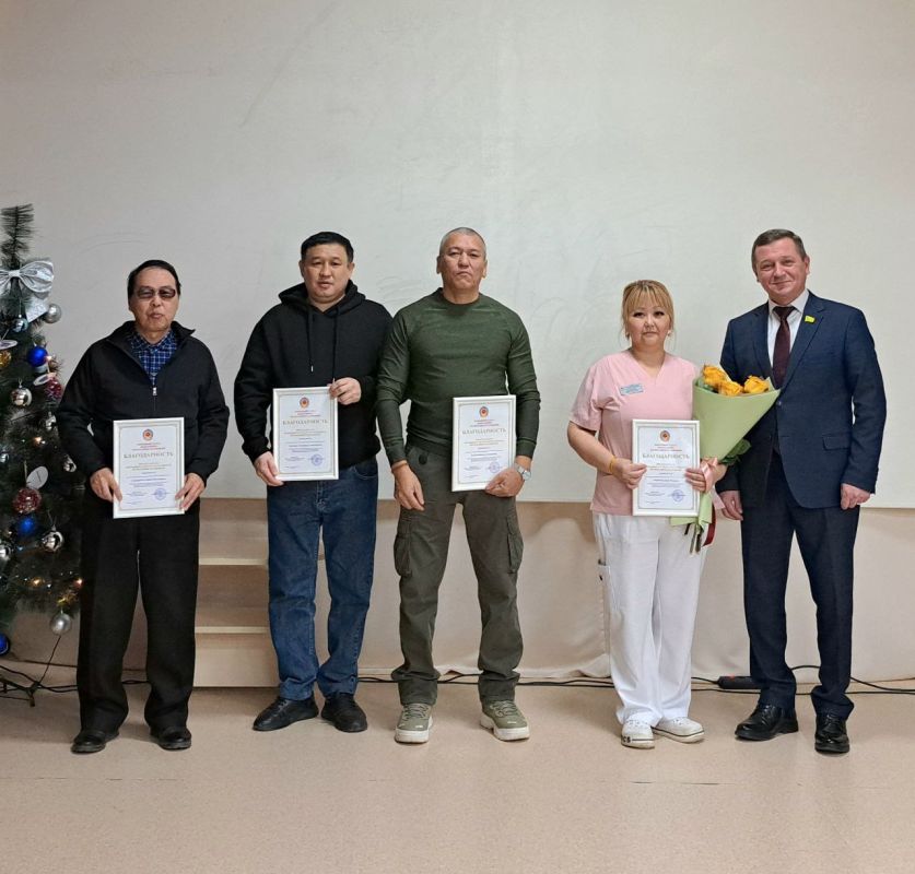 Медицинские работники отмечены наградами Народного Хурала РК