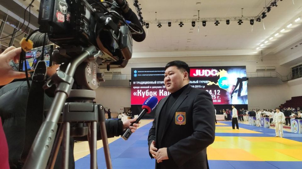 В «Ойрат-Арене» состоялось торжественное открытие IV межрегионального турнира «Кубок Калмыкии» по дзюдо среди юношей и девушек до 13 и 15 лет