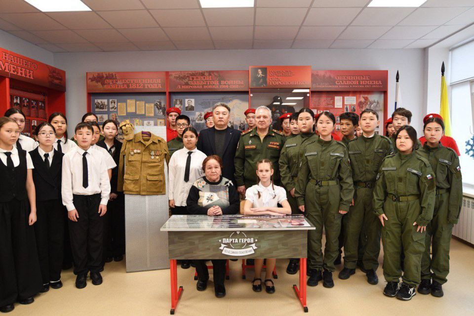 В 10 школе им. В.А. Бембетова открыли парту героя Очира Викторовича Борнаева