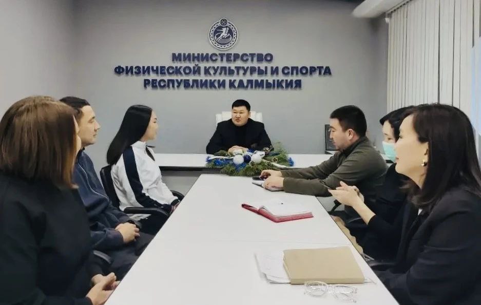 Состоялась встреча министра физической культуры и спорта Республики Калмыкия Константина Батырова с Даяной Бадмаевой — бронзовым призёром Первенства Европы U21 по тхэквондо