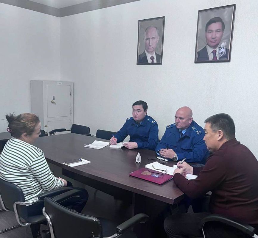 В Ики-Бурульском районе проведен прием граждан