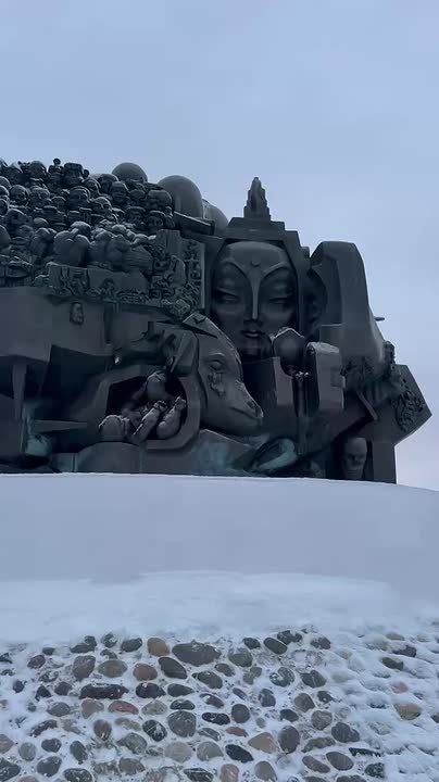 В Элисте готовят мемориальный комплекс к траурному мероприятию