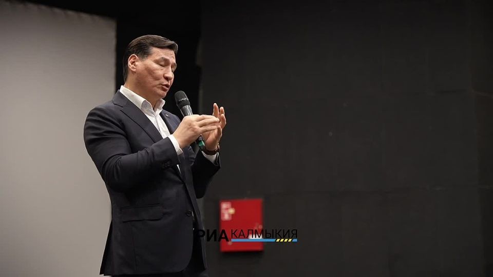 В музыкальном спектакле «Кочевье народа» путь калмыцкого народа до страны Бумба представлен в сказочном формате