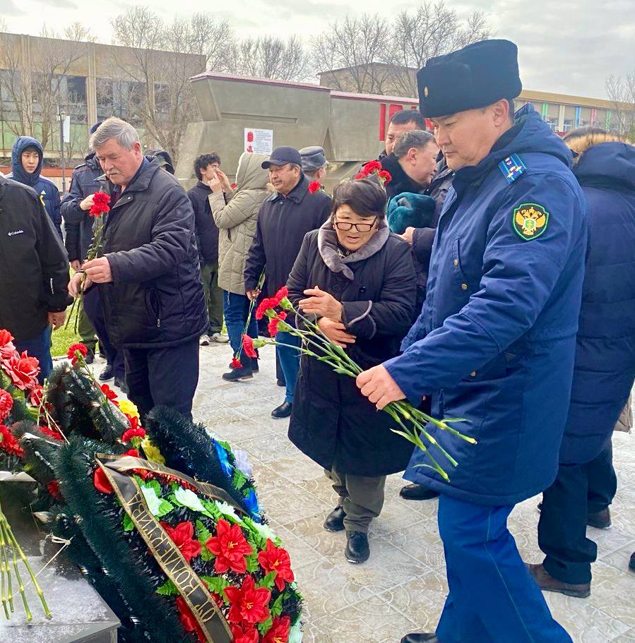 28 декабря - день национальной скорби, день памяти жертв трагической депортации калмыцкого народа 28 декабря - день национальной скорби, день памяти жертв трагической депортации калмыцкого народа