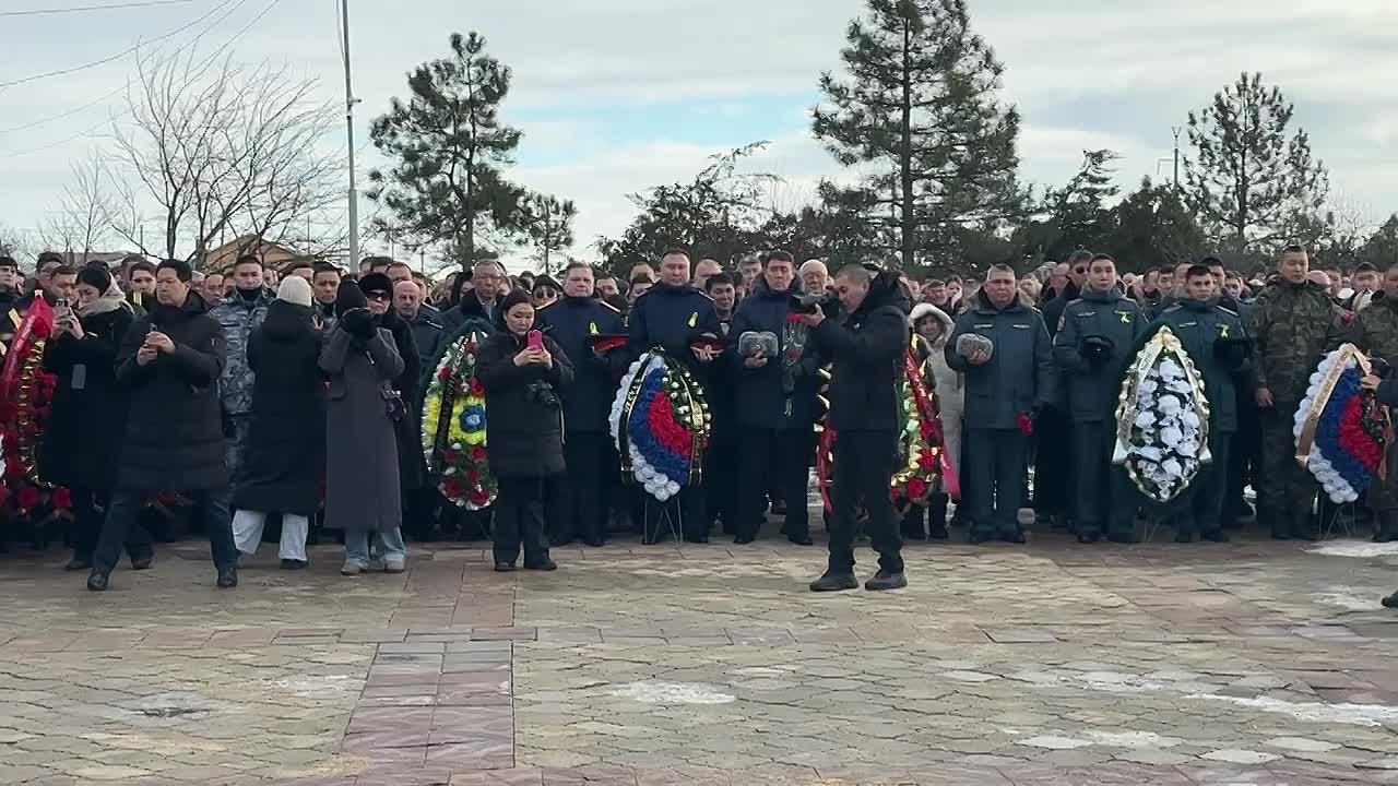 Объявлена минута молчания…