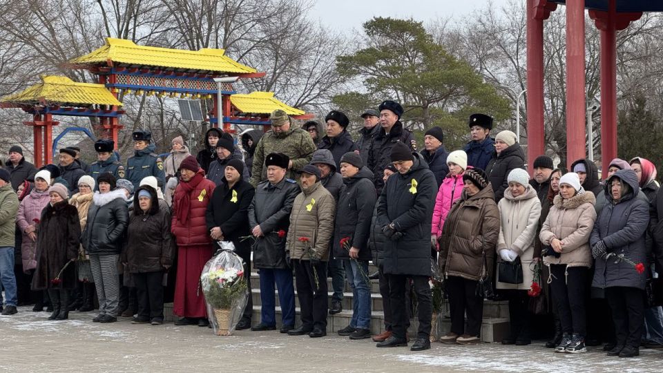 Во всех районах Калмыкии пришли отдать дань памяти своих предков