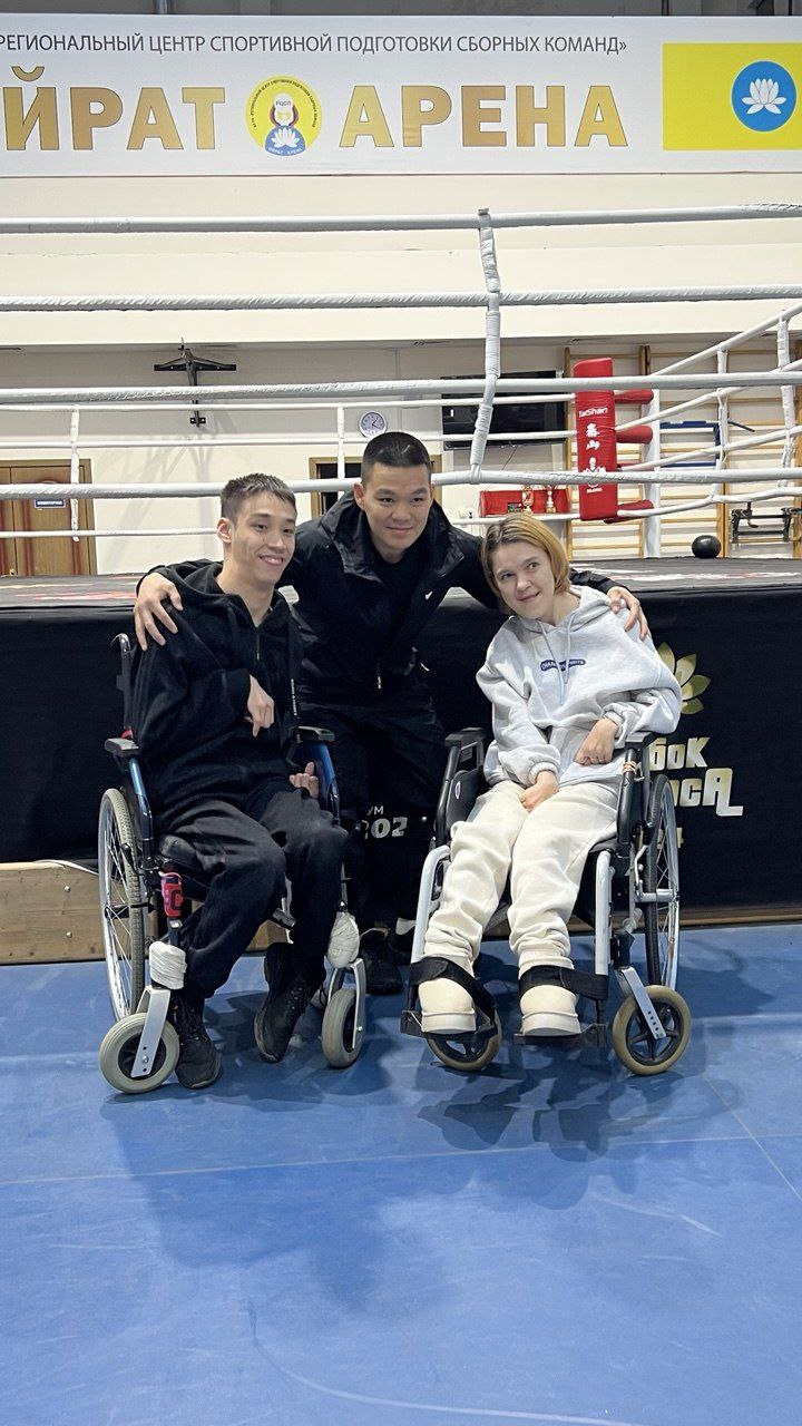 Сегодня наша команда паралимпийцев встретилась с мастером спорта России, многократным победителем всероссийских и международных соревнований по боксу – Чингизом Натыровым Сегодня наша команда паралимпийцев встретилась с мастером спорта России, многократным победителем всероссийских и международных соревнований по боксу – Чингизом Натыровым