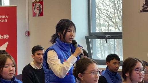 Следующий вопрос задала ученица 9 класса Калмыцкой этнокультурной гимназии Айслан Манджиева: «Что для вас служба?»