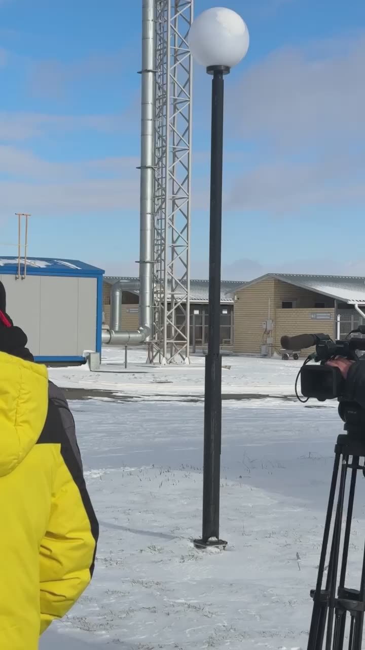 В рамках новогодней акции «Елка желаний» Глава Калмыкии Бату Хасиков исполнил заветные желания троих юных жителей нашей республики