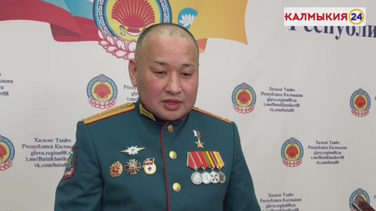 Встречаем нашего Героя. Сегодня Глава Республики провел встречу с Героем России Нараном ОчирГоряевым