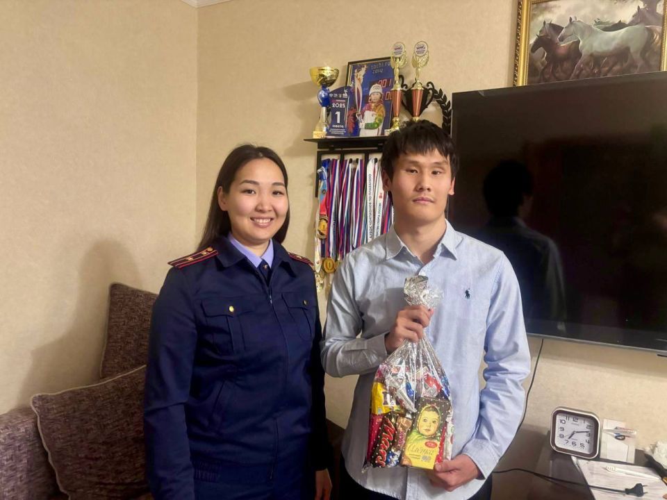 Помощник руководителя следственного управления в преддверии новогодних праздников навестила подопечную семью