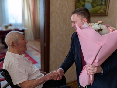 Сегодня 100-й день рождения отпраздновал элистинец Цевден Ханинов