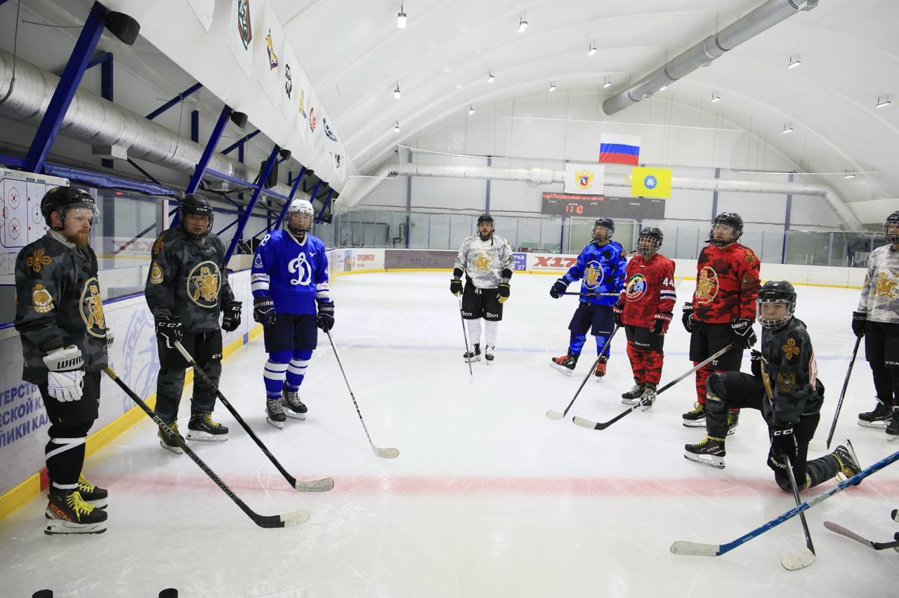 Герой России вышел на лед в составе сборной Калмыкии Герой России вышел на лед в составе сборной Калмыкии