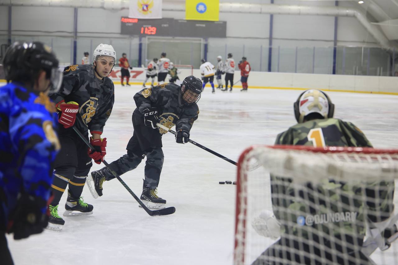 Герой России вышел на лед в составе сборной Калмыкии Герой России вышел на лед в составе сборной Калмыкии