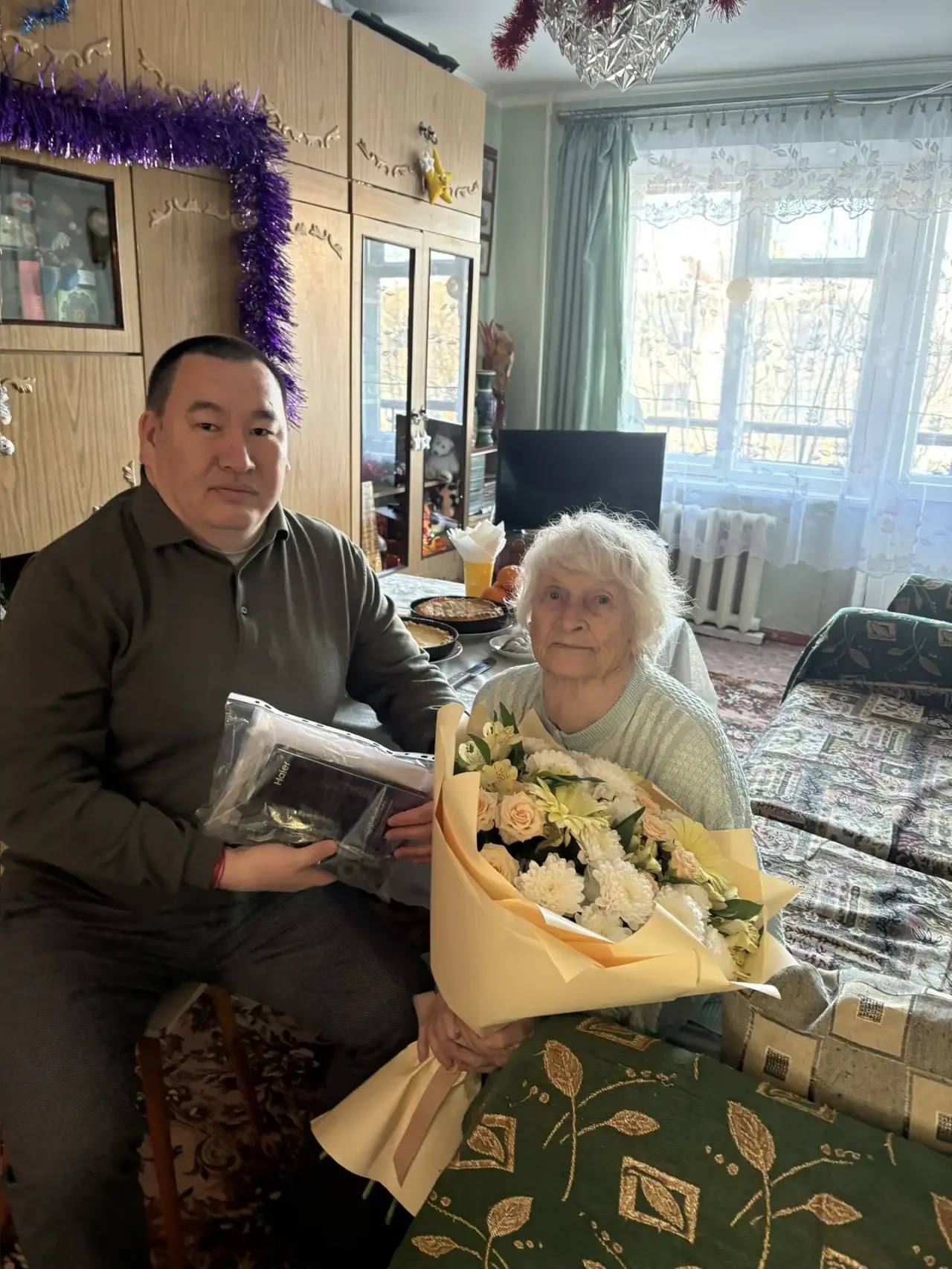 Огромная благодарность!. В свои 92 года Валентина Чуварова сохраняет позитив и стойкость