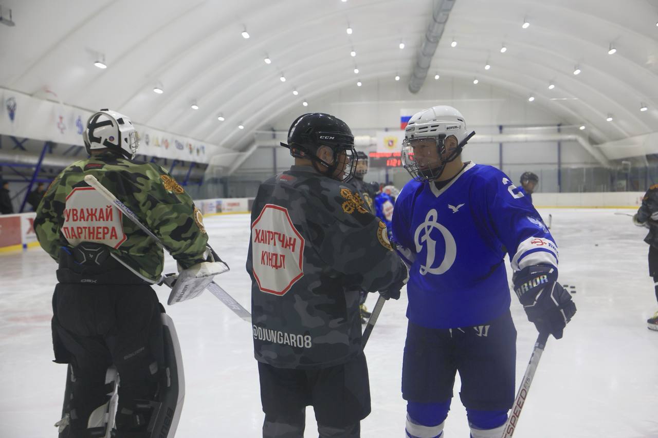 Герой России вышел на лед в составе сборной Калмыкии Герой России вышел на лед в составе сборной Калмыкии